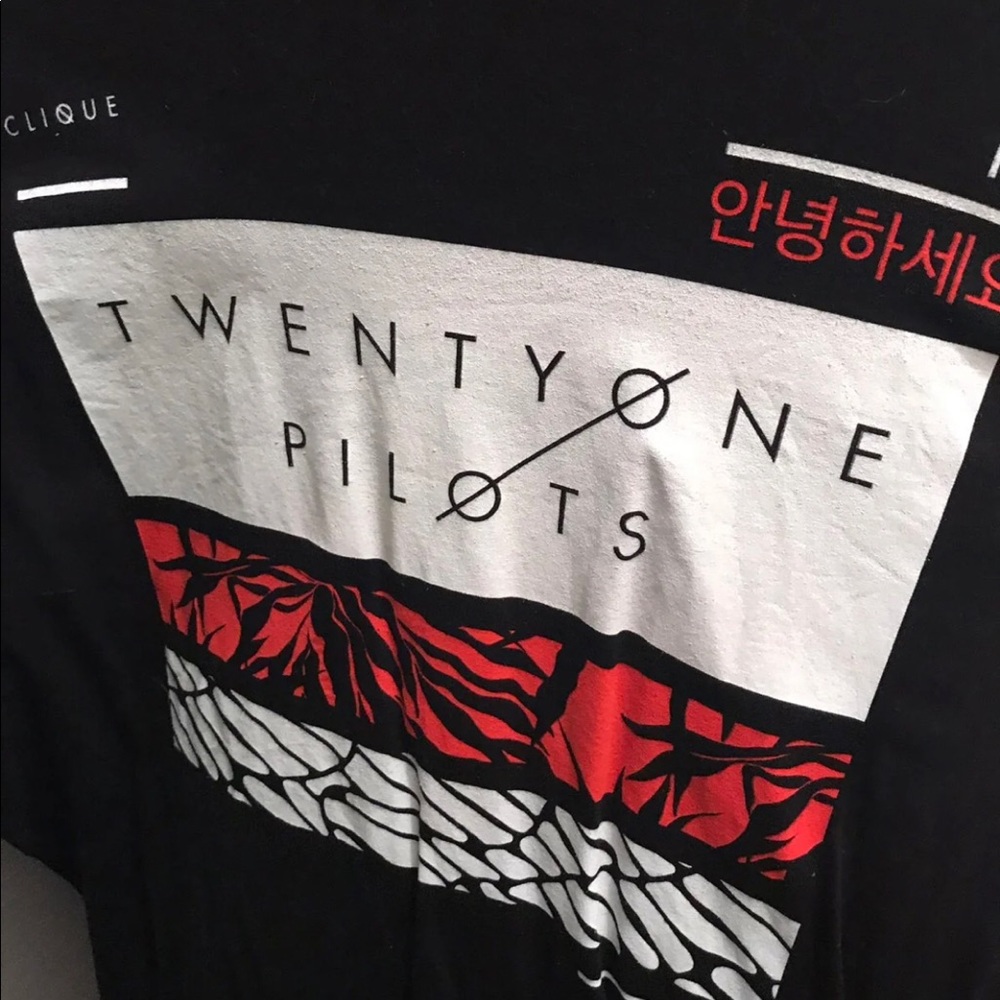 Twenty One Pilots Men’s XL shirt